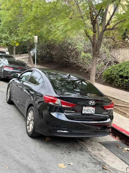 2017 Hyundai Elantra - Image 6 of 11