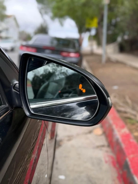 2017 Hyundai Elantra - Image 2 of 11