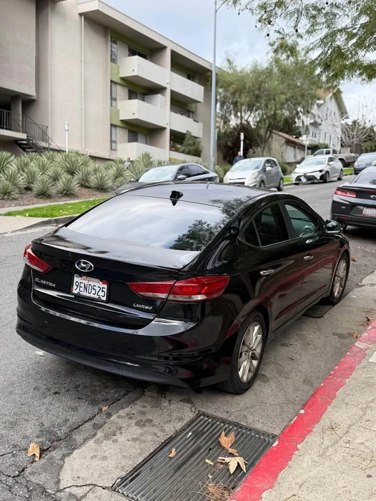 2017 Hyundai Elantra - Image 5 of 11