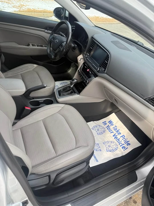 2017 Hyundai Elantra - Image 6 of 13