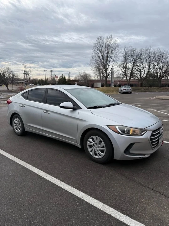 2017 Hyundai Elantra - Image 4 of 5