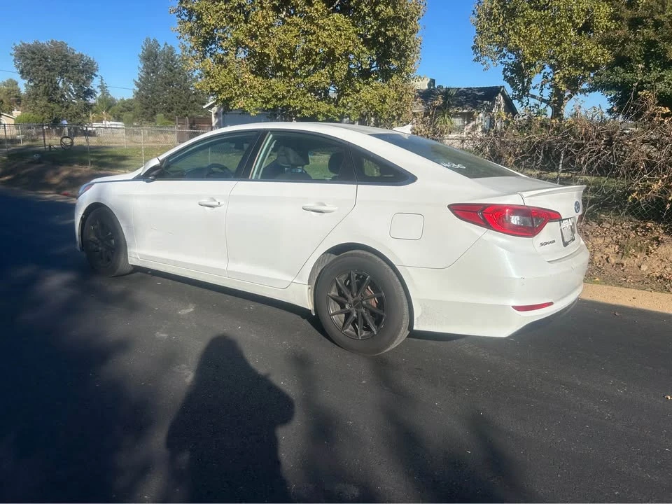 2017 Hyundai Elantra - Image 4 of 7