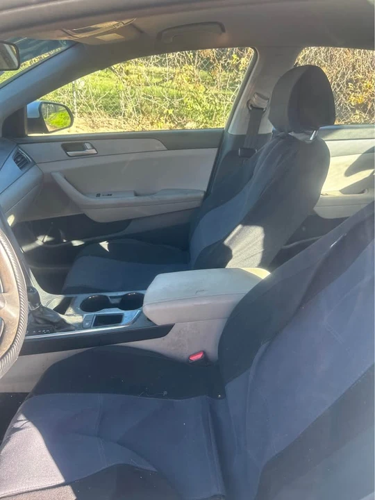 2017 Hyundai Elantra - Image 6 of 7
