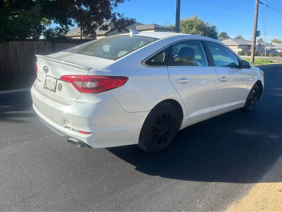 2017 Hyundai Elantra - Image 3 of 7