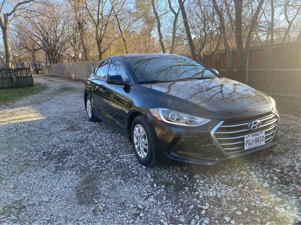 2017 Hyundai Elantra - Image 2 of 10