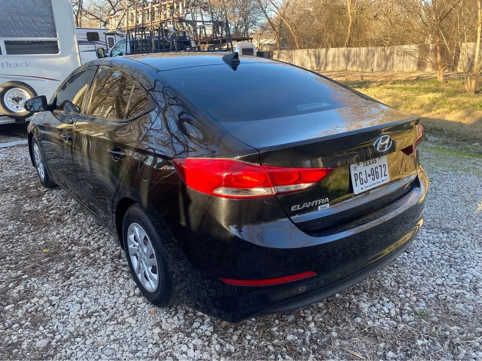2017 Hyundai Elantra - Image 4 of 10