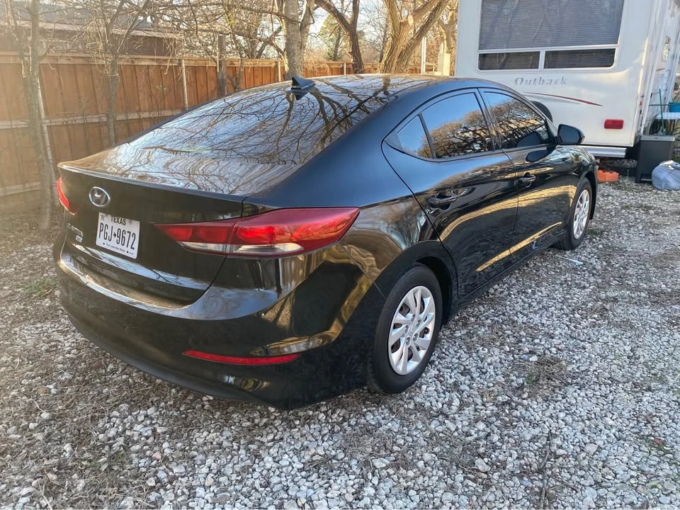 2017 Hyundai Elantra - Image 5 of 10