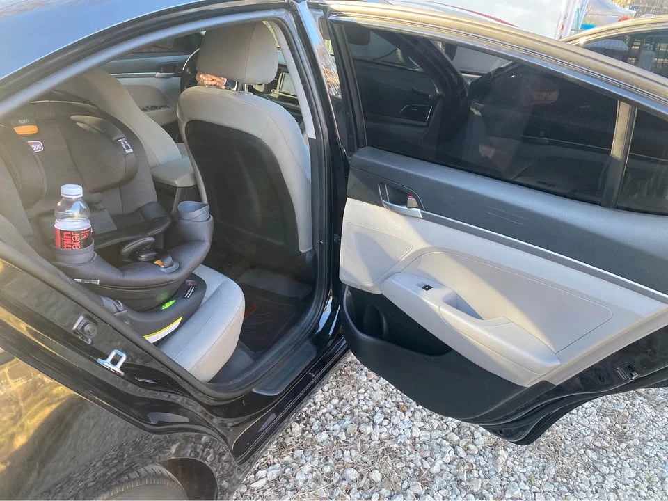 2017 Hyundai Elantra - Image 9 of 10