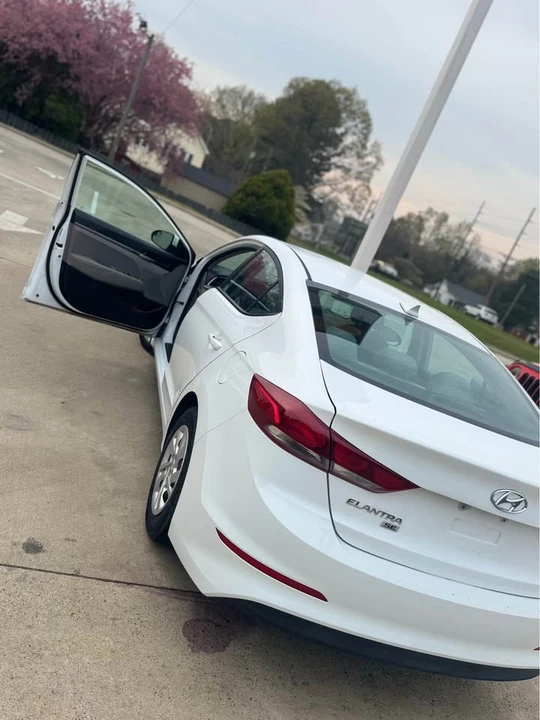 2017 Hyundai Elantra - Image 6 of 10
