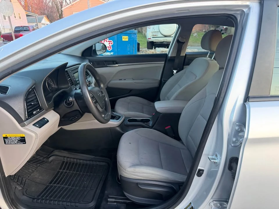 2017 Hyundai Elantra - Image 11 of 13