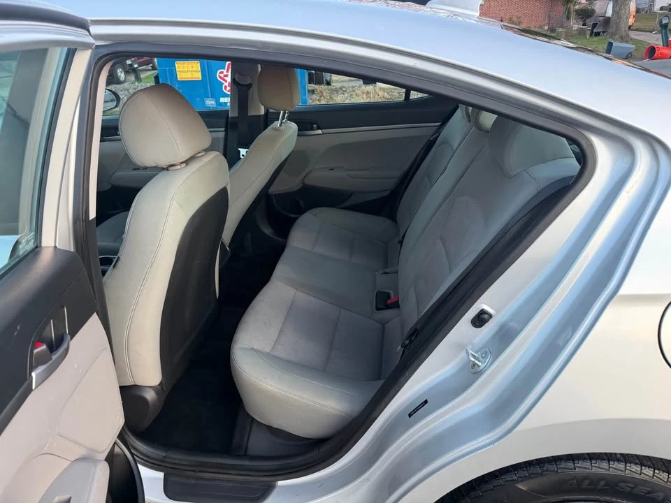 2017 Hyundai Elantra - Image 9 of 13