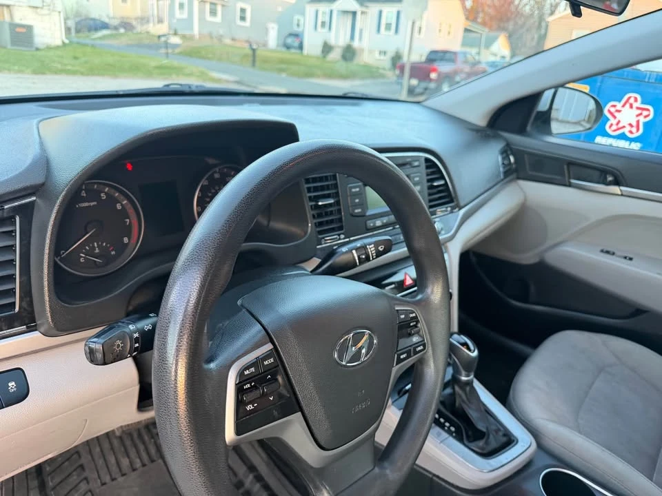 2017 Hyundai Elantra - Image 12 of 13