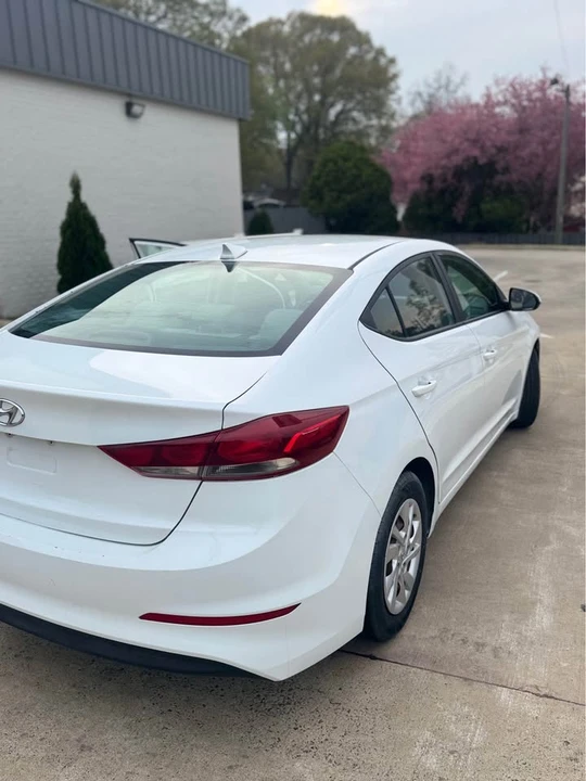 2017 Hyundai Elantra - Image 5 of 10