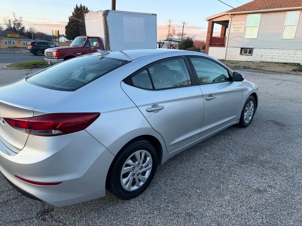 2017 Hyundai Elantra - Image 4 of 13