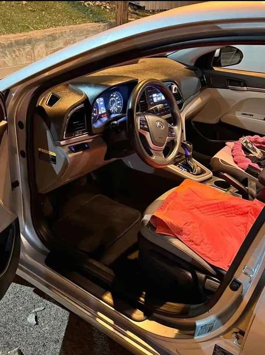 2017 Hyundai Elantra - Image 2 of 7