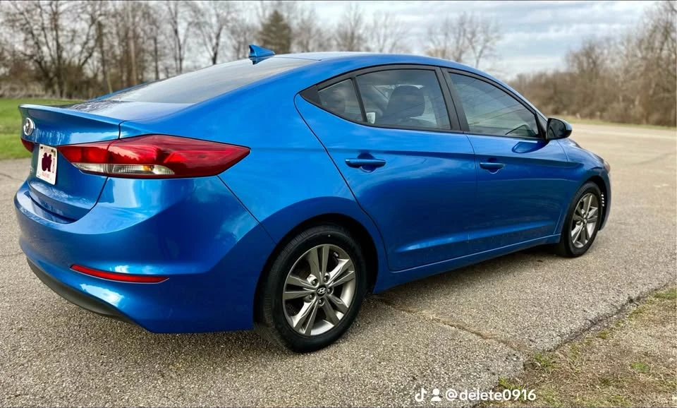 2017 Hyundai Elantra - Image 4 of 15