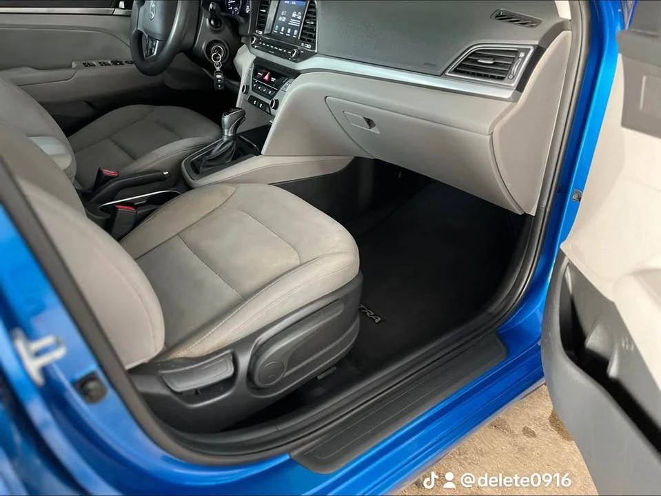 2017 Hyundai Elantra - Image 12 of 15