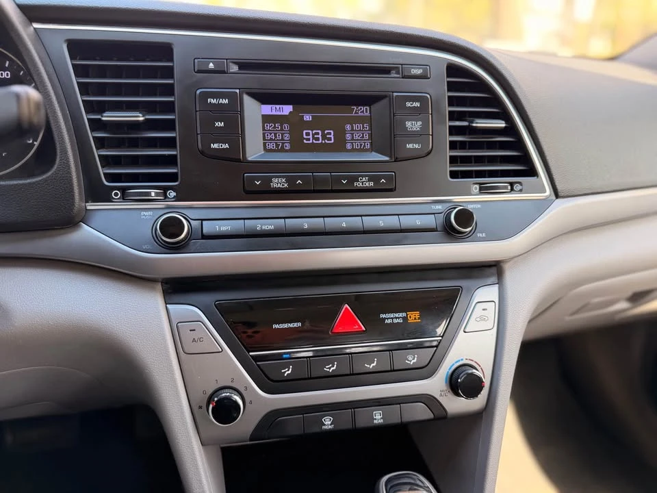 2017 Hyundai Elantra - Image 12 of 13