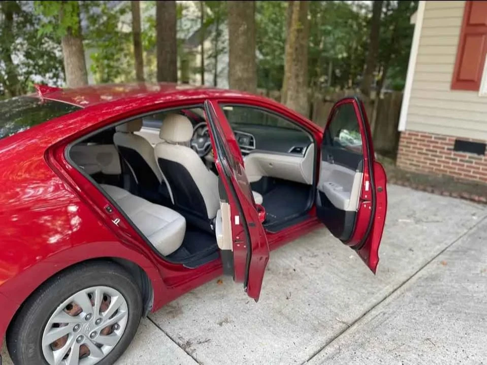2017 Hyundai Elantra - Image 2 of 8