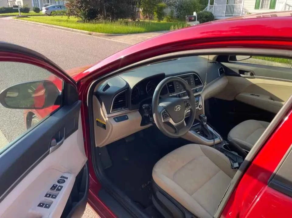 2017 Hyundai Elantra - Image 4 of 8