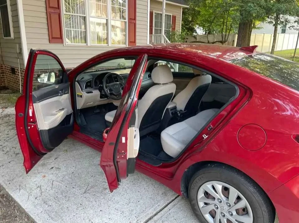 2017 Hyundai Elantra - Image 3 of 8