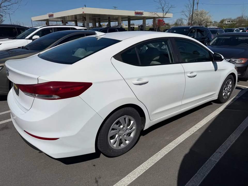 2017 Hyundai Elantra - Image 2 of 9