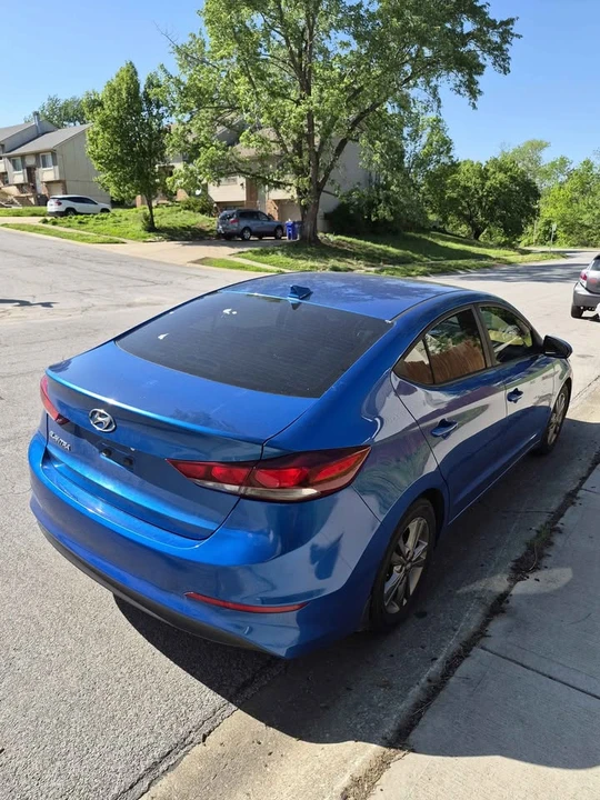 2017 Hyundai Elantra - Image 4 of 9