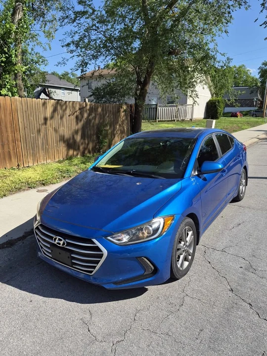 2017 Hyundai Elantra - Image 2 of 9