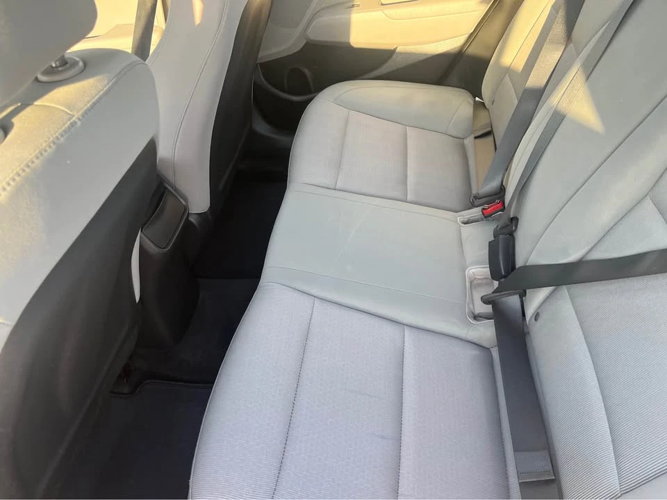2017 Hyundai Elantra - Image 8 of 12