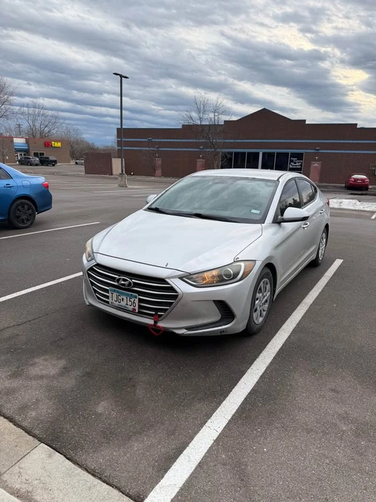 2017 Hyundai Elantra - Image 2 of 5