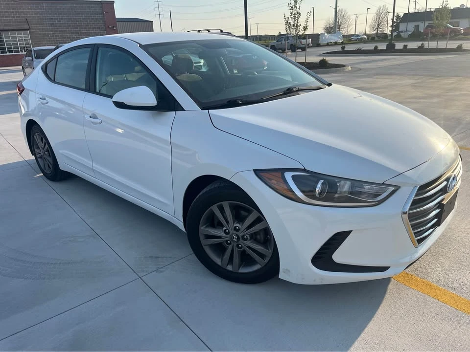 2017 Hyundai Elantra - Image 4 of 12