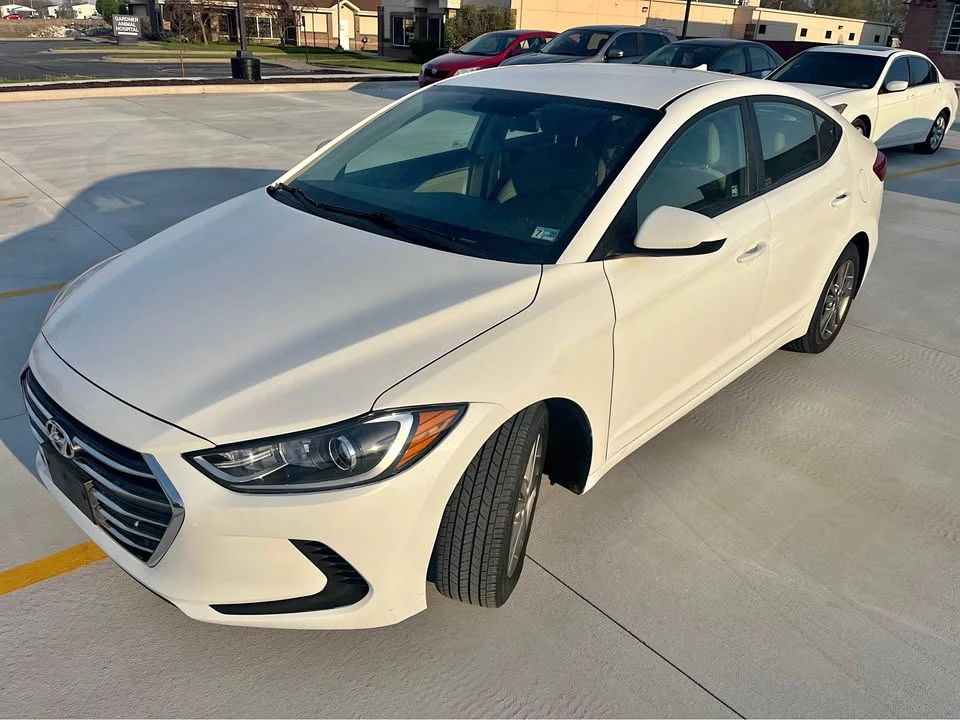 2017 Hyundai Elantra - Image 2 of 12