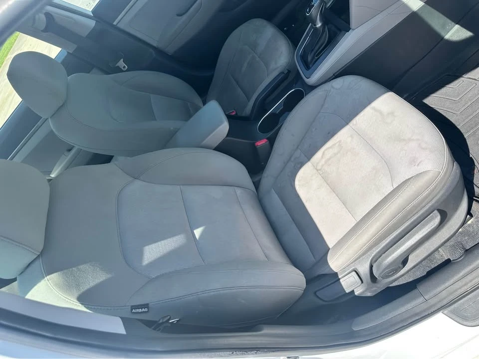 2017 Hyundai Elantra - Image 5 of 9