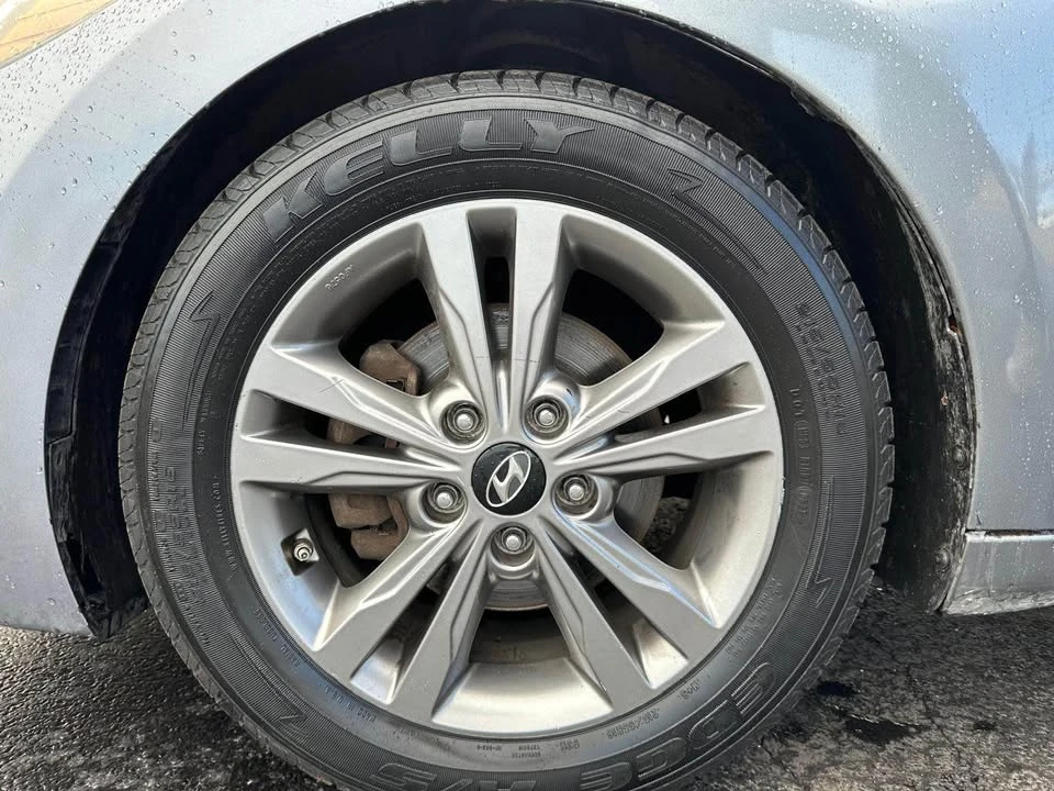 2017 Hyundai Elantra - Image 5 of 19