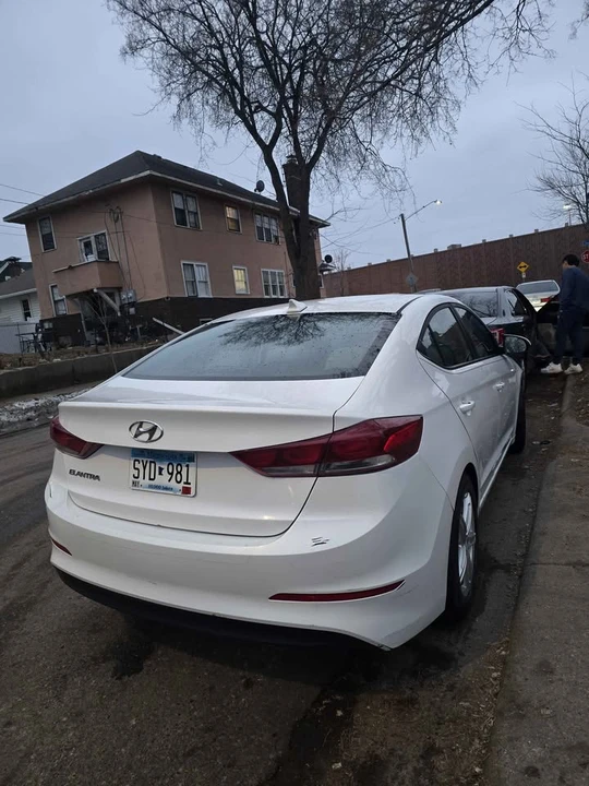 2017 Hyundai Elantra - Image 4 of 4