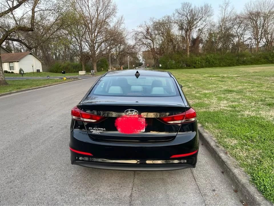 2017 Hyundai Elantra - Image 4 of 8