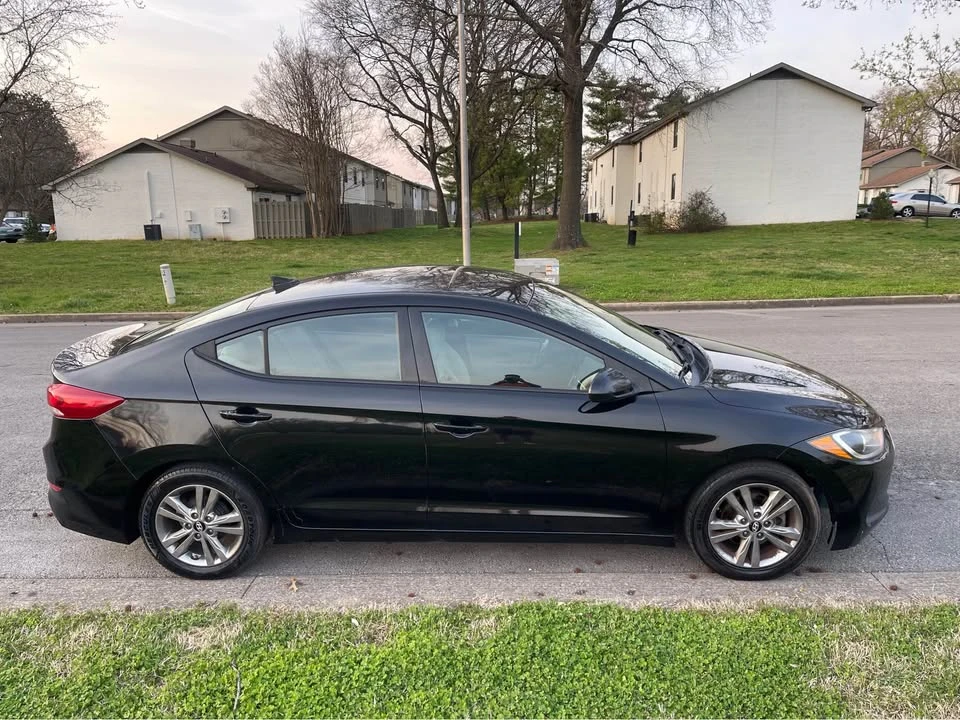 2017 Hyundai Elantra - Image 2 of 8