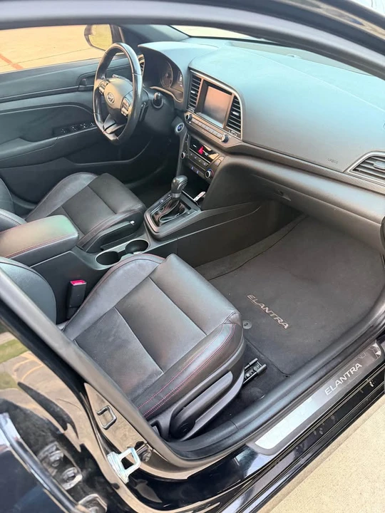 2017 Hyundai Elantra - Image 10 of 13