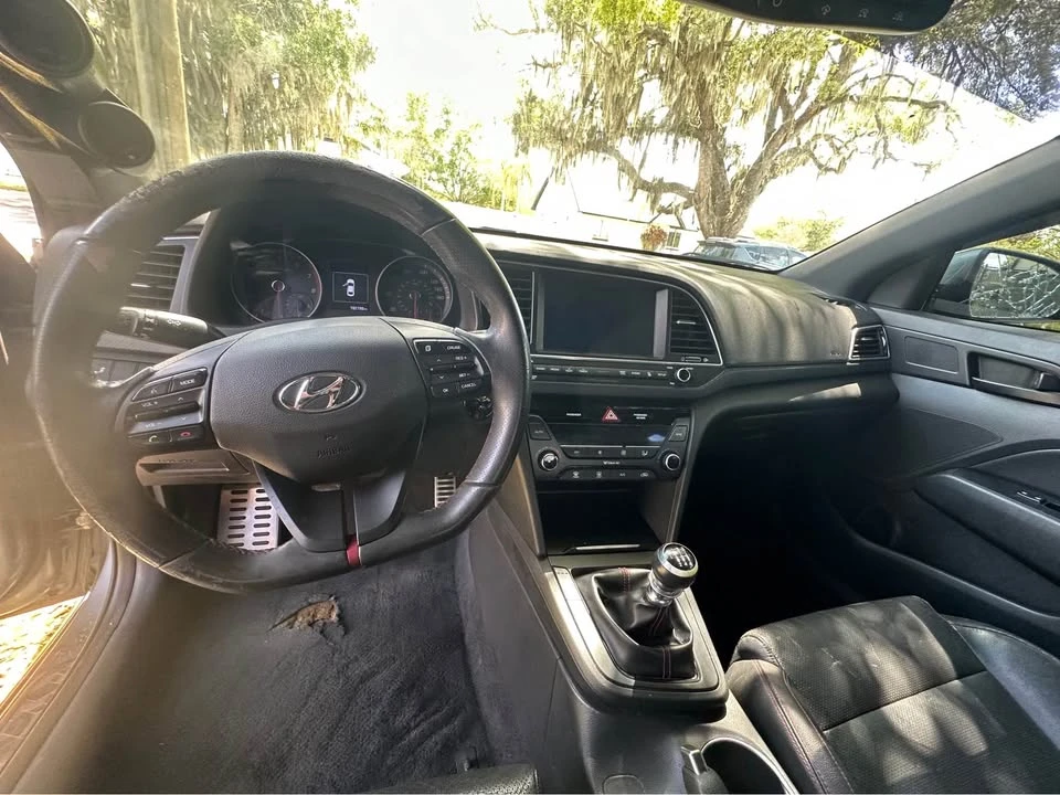 2017 Hyundai Elantra - Image 4 of 9