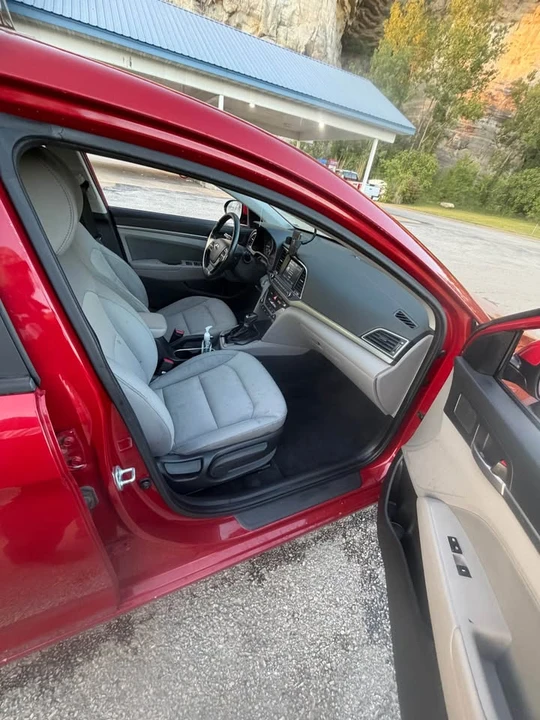2017 Hyundai Elantra - Image 7 of 17
