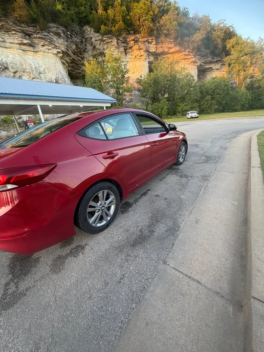 2017 Hyundai Elantra - Image 4 of 17