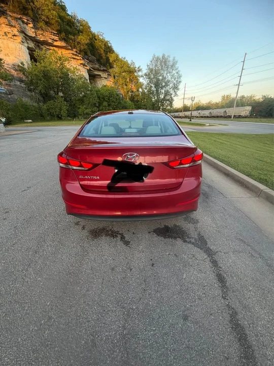 2017 Hyundai Elantra - Image 5 of 17
