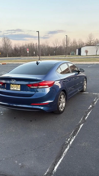 2017 Hyundai Elantra - Image 8 of 20
