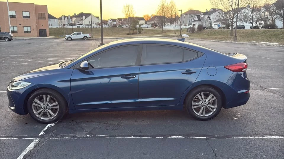 2017 Hyundai Elantra - Image 5 of 20