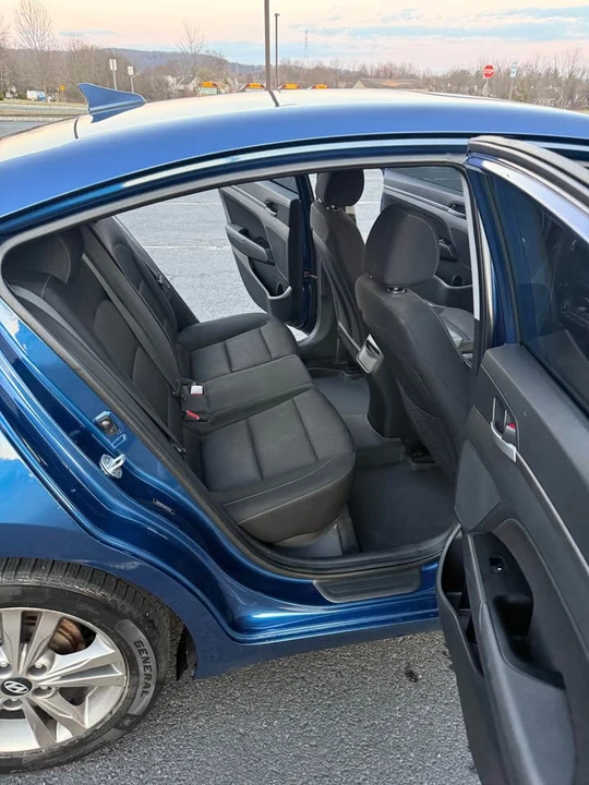 2017 Hyundai Elantra - Image 11 of 20