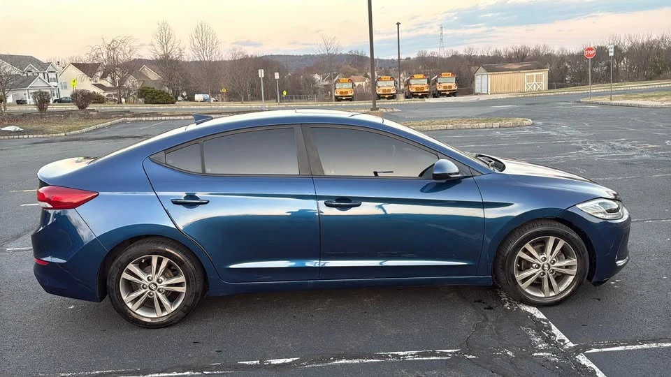 2017 Hyundai Elantra - Image 9 of 20