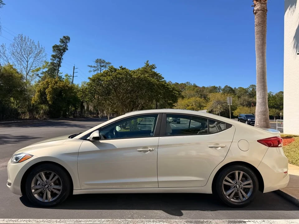 2017 Hyundai Elantra - Image 4 of 20