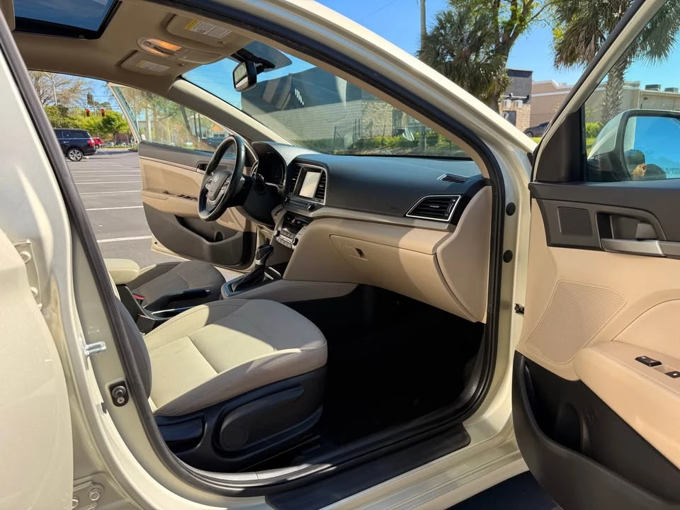 2017 Hyundai Elantra - Image 14 of 20