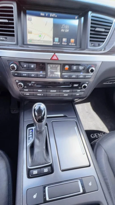 2017 Hyundai Genesis - Image 11 of 13