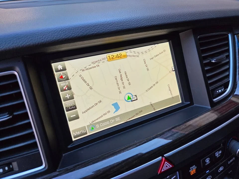 2017 Hyundai Genesis - Image 17 of 20